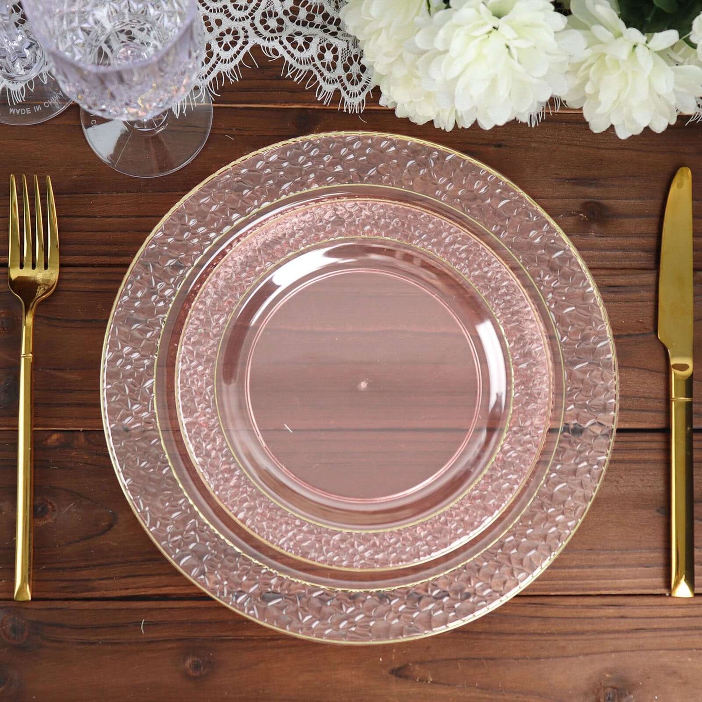 10 Pack Blush Hammered Design Plastic Dinner Plates With Gold Rim 10"