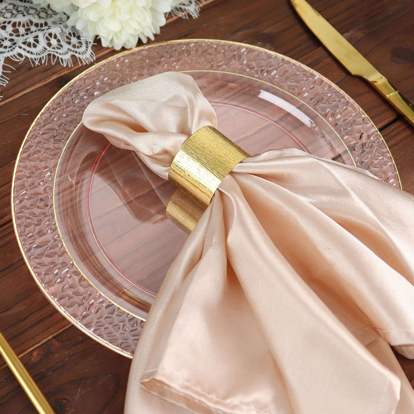 10 Pack Blush Hammered Design Plastic Dinner Plates With Gold Rim 10"